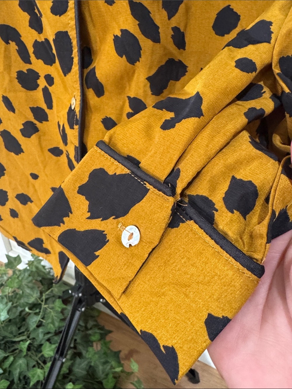 #658 BUDDY LOVE Black & Gold-Brown Cheetah Print Button-Front Blouse - Picture 4 of 6